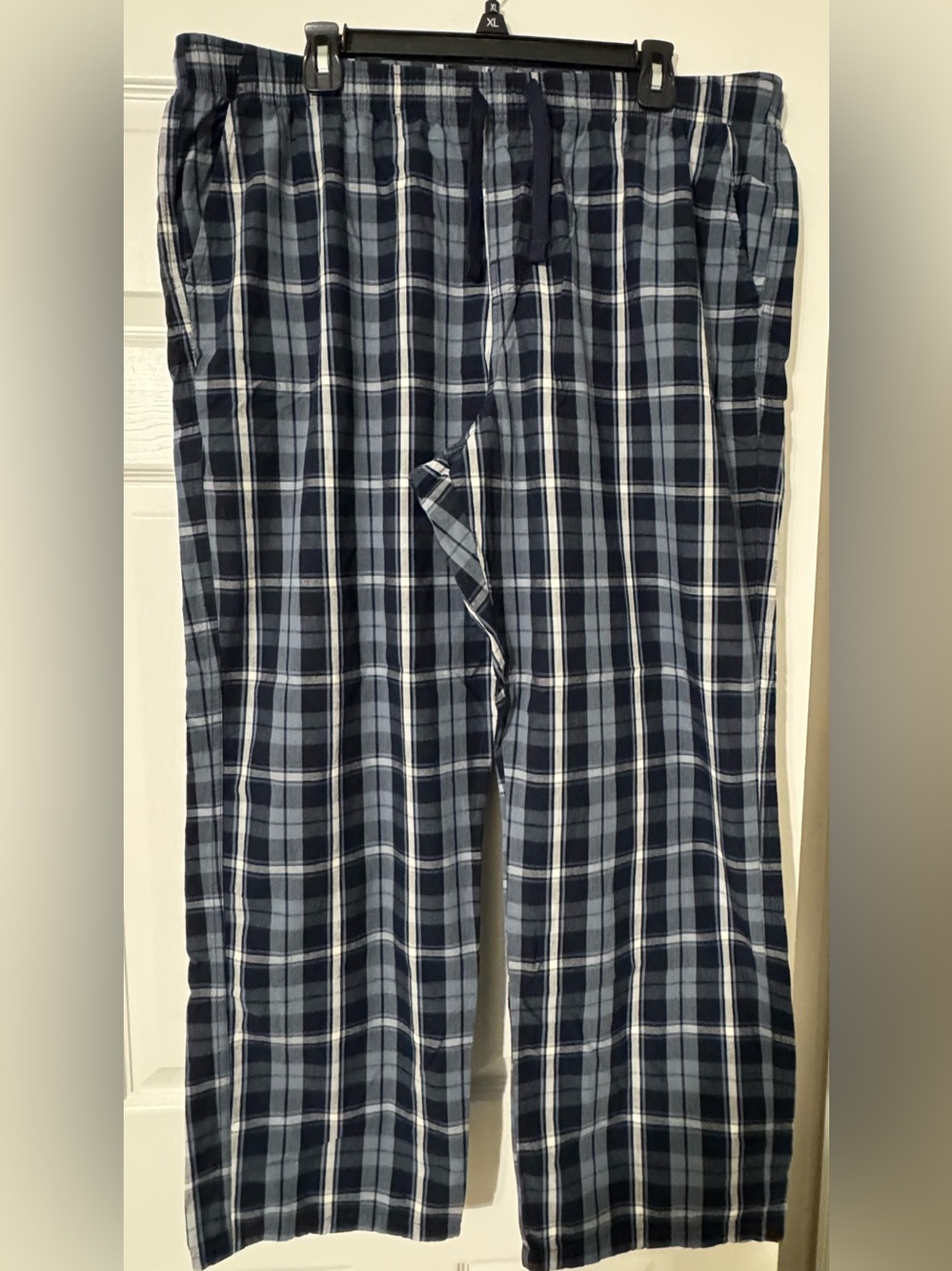 Old Navy Men's Navy and Light Blue Plaid Pajama Pants